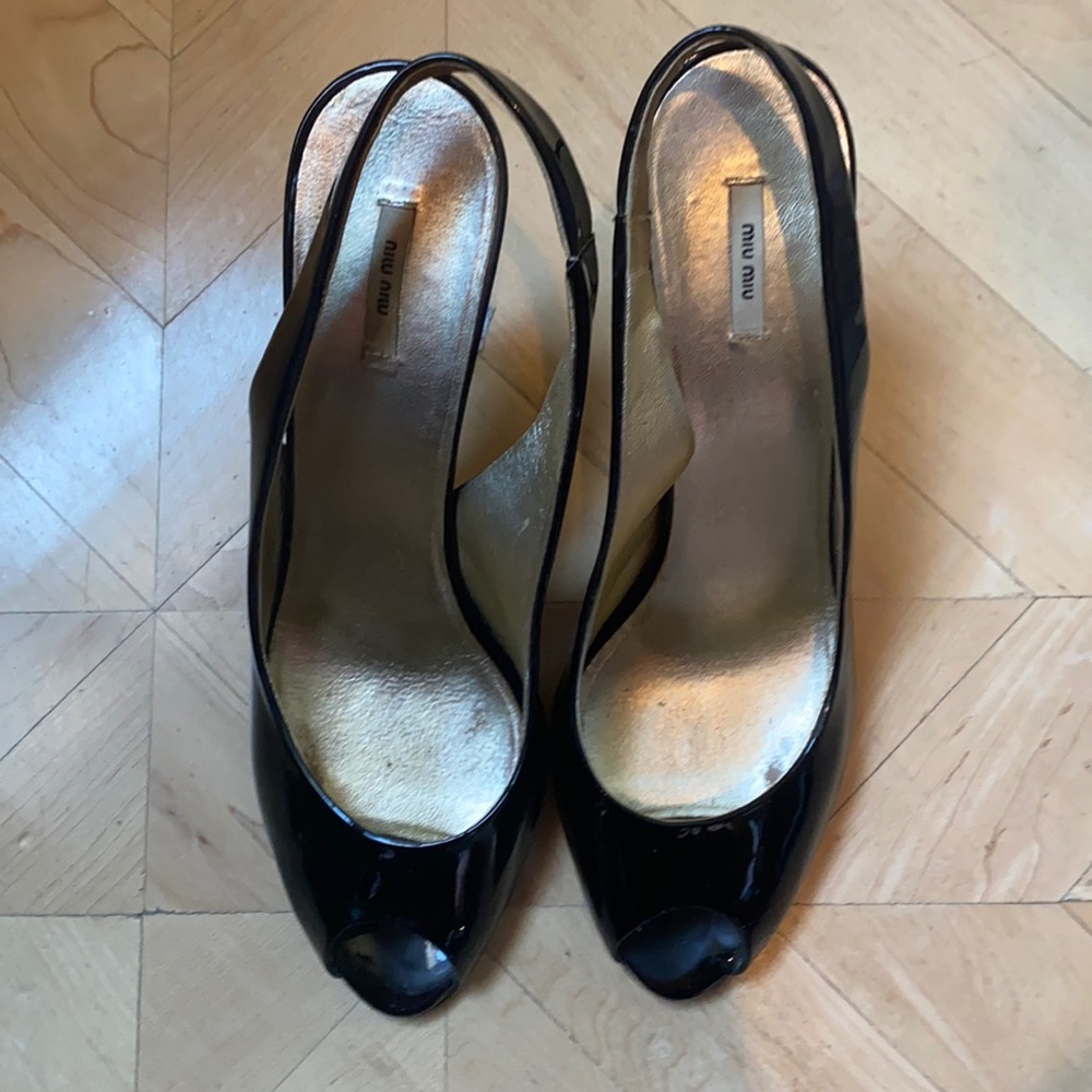 Patent sandals
